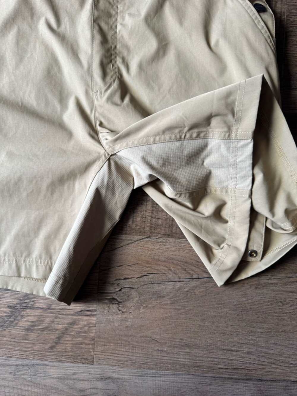 NWT Hurley x Carhartt Women’s Tan Short Overalls with Black Straps - Picture 6 of 16